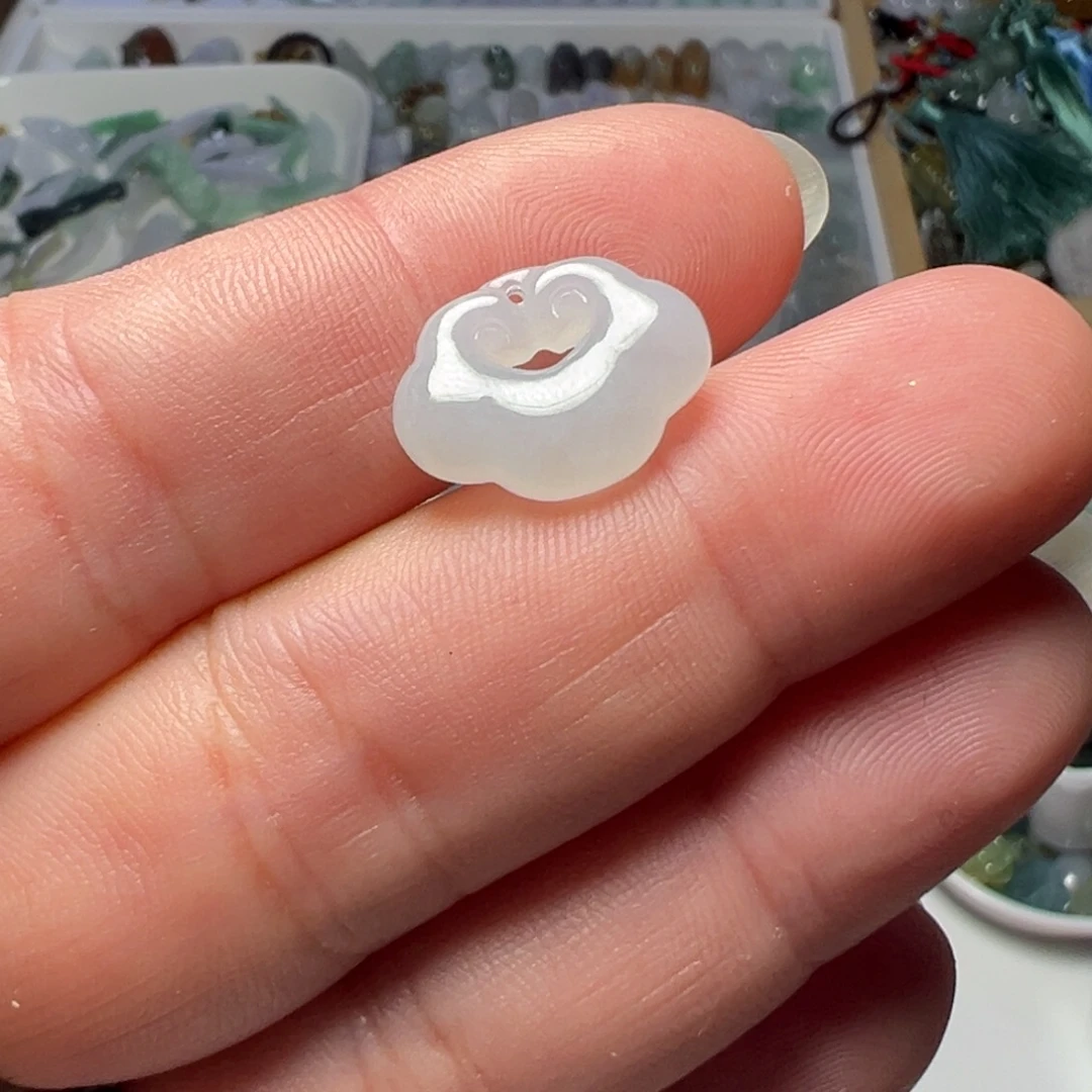 翡翠未镶嵌颈饰祥云如意锁一个50块