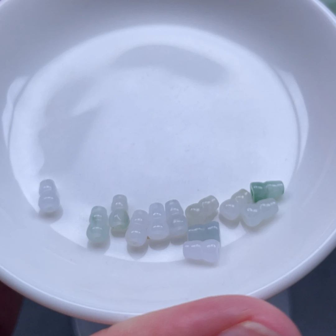 翡翠散珠通孔小葫芦12颗