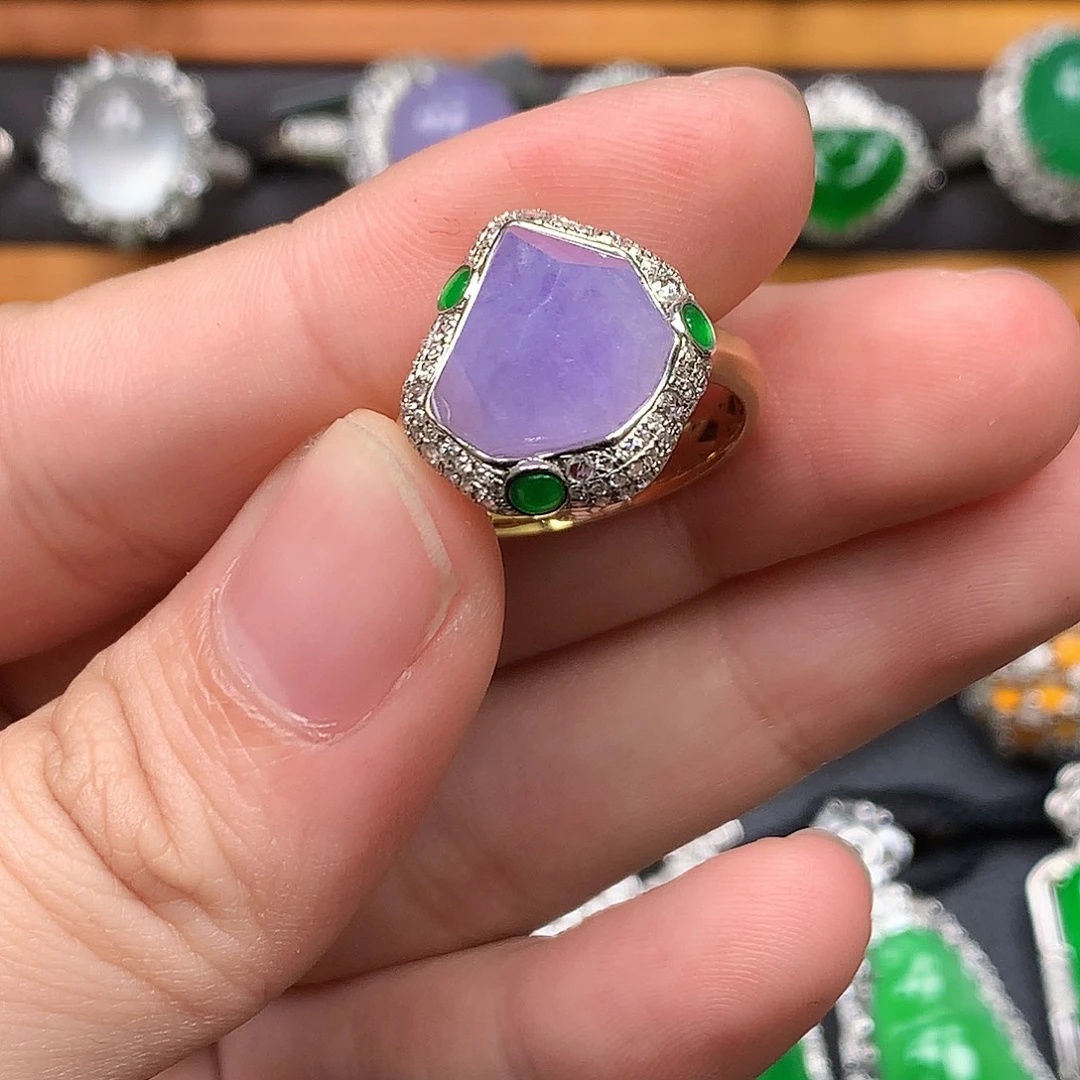 翡翠18K金镶嵌戒指