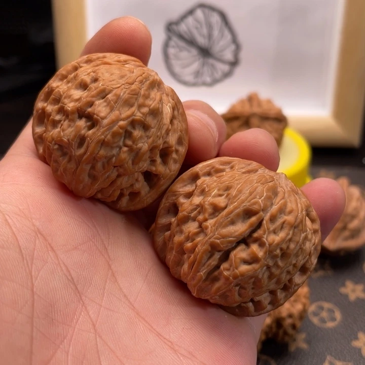 爱***饼核桃磨盘文玩核桃