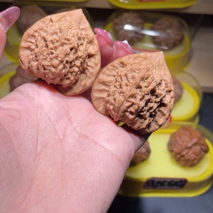 文玩核桃吊坠43朱雀