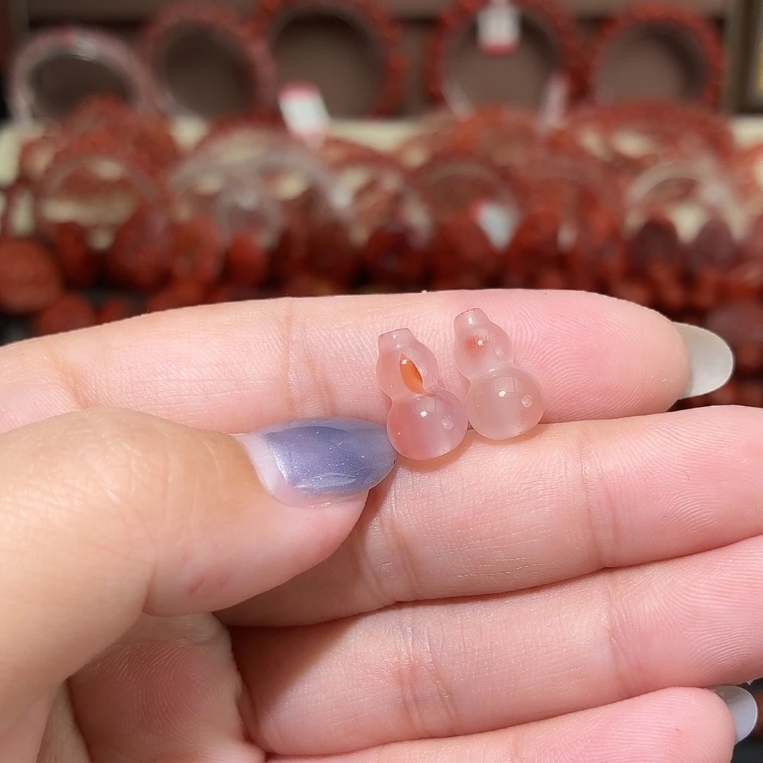 南红玛瑙未镶嵌颈饰8咪通孔葫芦一对