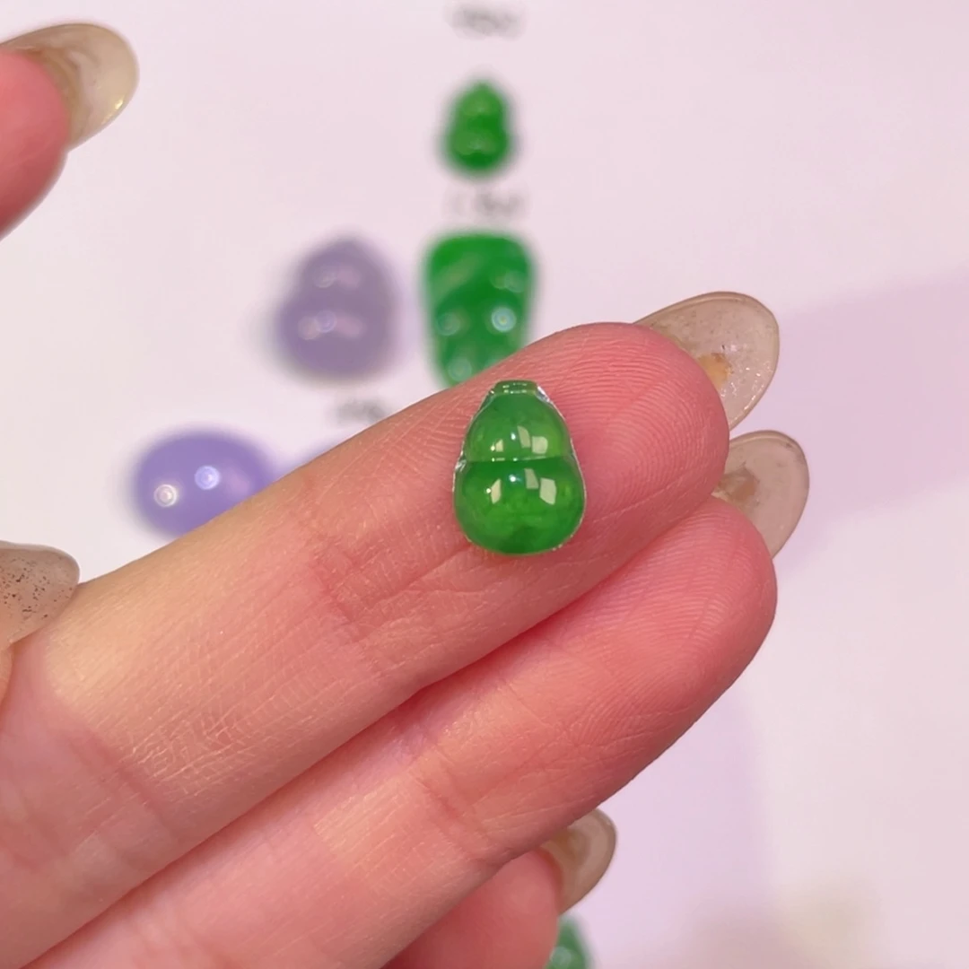 翡翠未镶嵌颈饰裸石