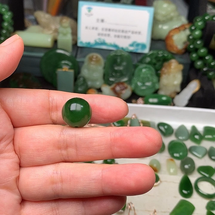 乖***猫颈饰未镶嵌和田玉
