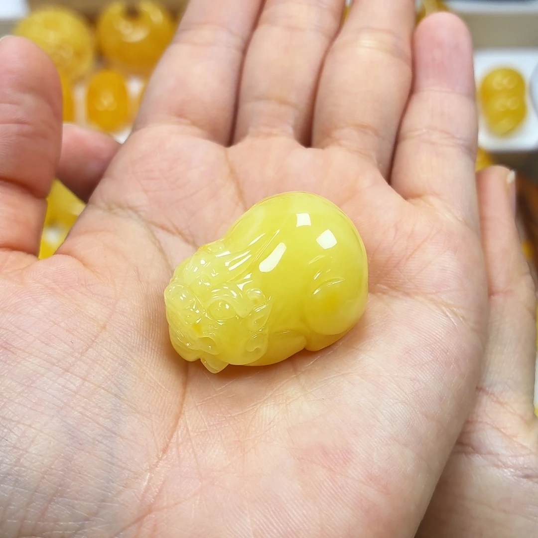 蜜蜡未镶嵌颈饰焦皮浓蜡妖花貔貅