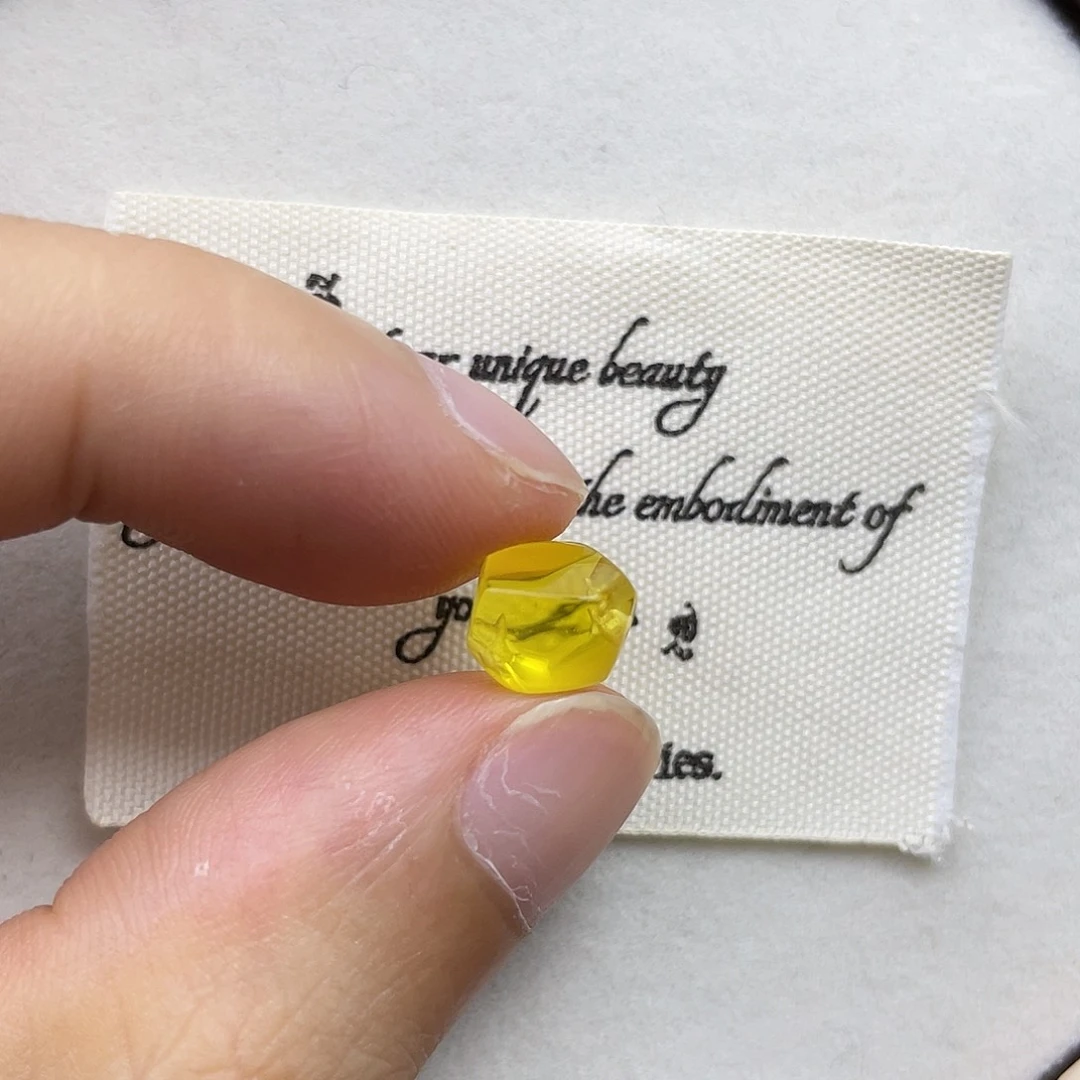 琥珀未镶嵌珠宝奇石转切