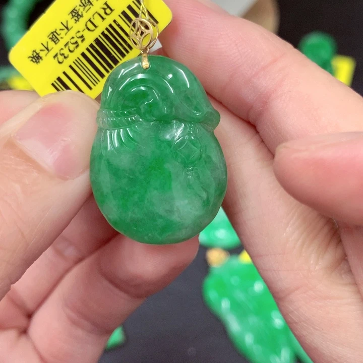 颈饰18K金镶嵌翡翠
