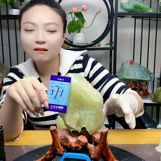 【闪购商品】未镶嵌蛇纹石玉原石路*