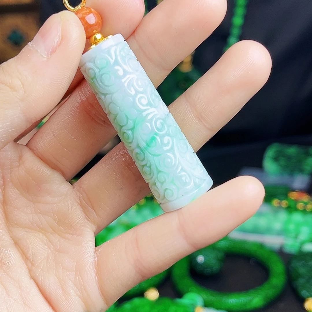 颈饰未镶嵌翡翠多样性