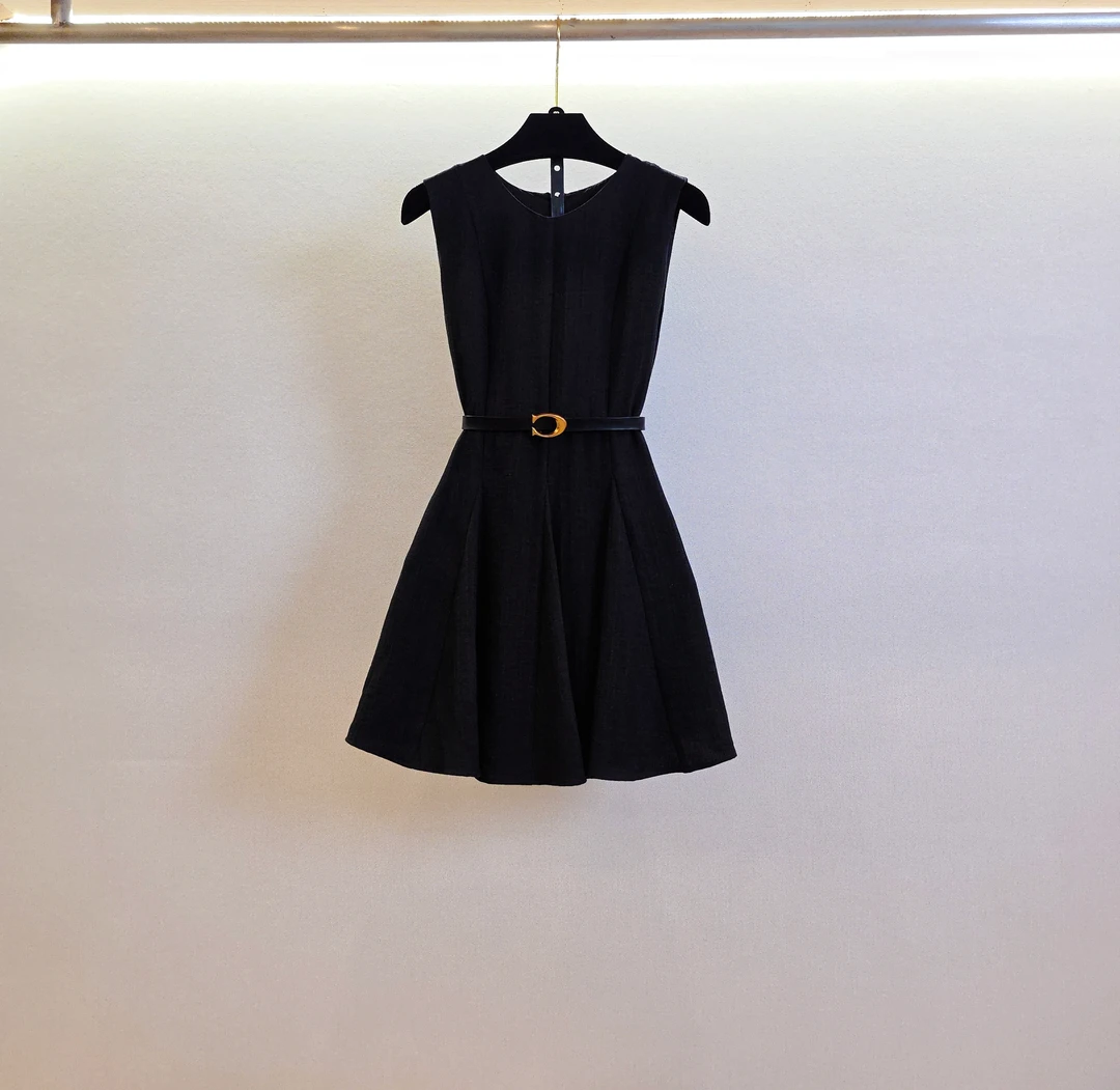 25夏季俏皮减龄显瘦百搭精致高定百搭小黑裙褶皱圆领连衣裙·1599