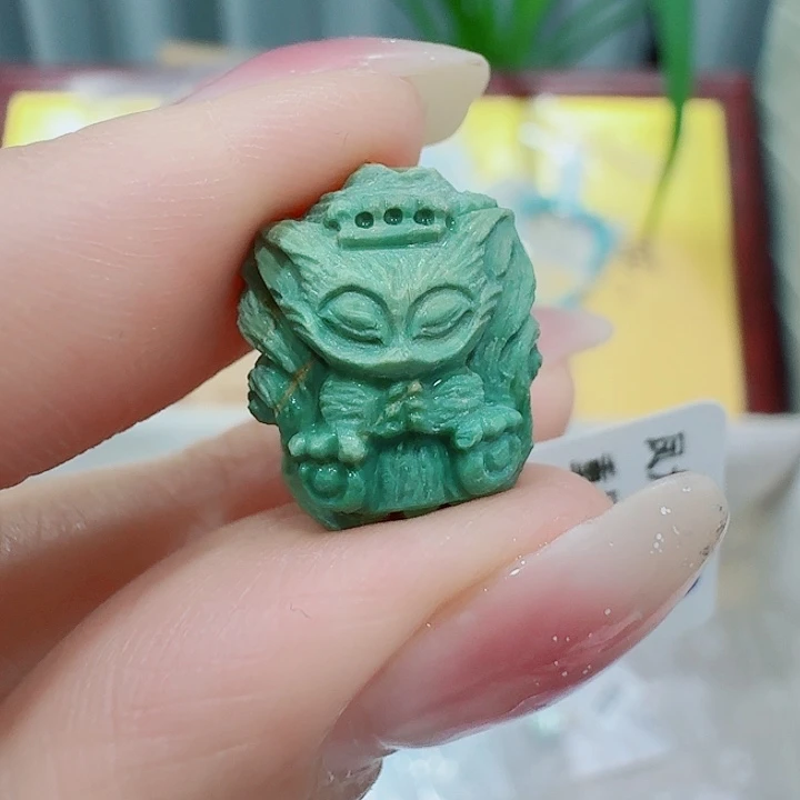 钟***魔绿松石未镶嵌珠宝奇石