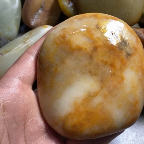 未镶嵌和田玉（糖玉）挂件