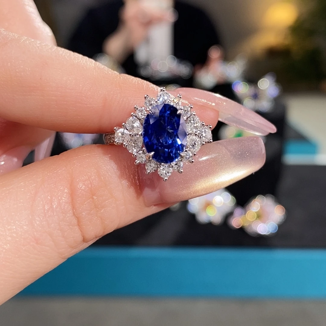 18K金镶嵌戒指蓝宝石3.19ct皇家蓝aigs vb