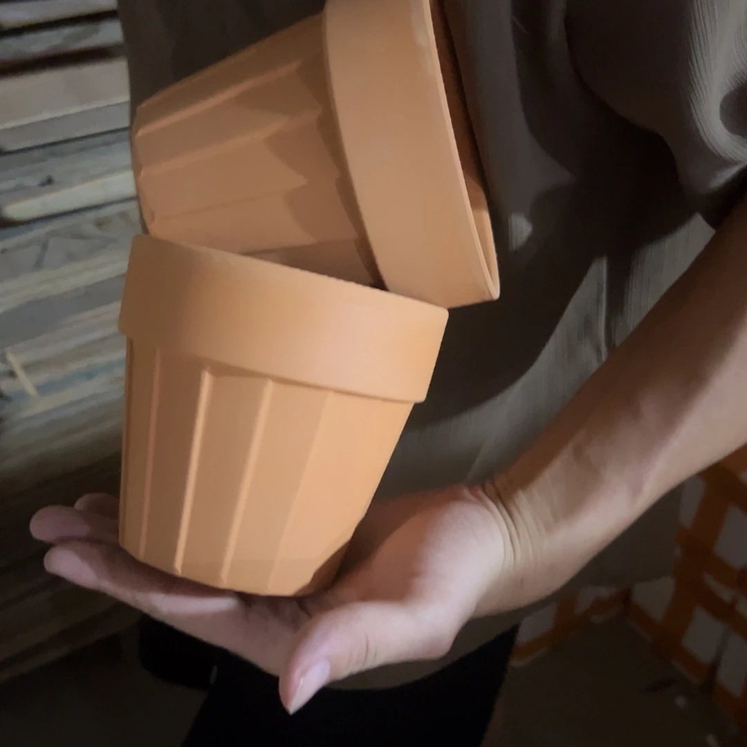 红陶风琴两只12口11高微瑕