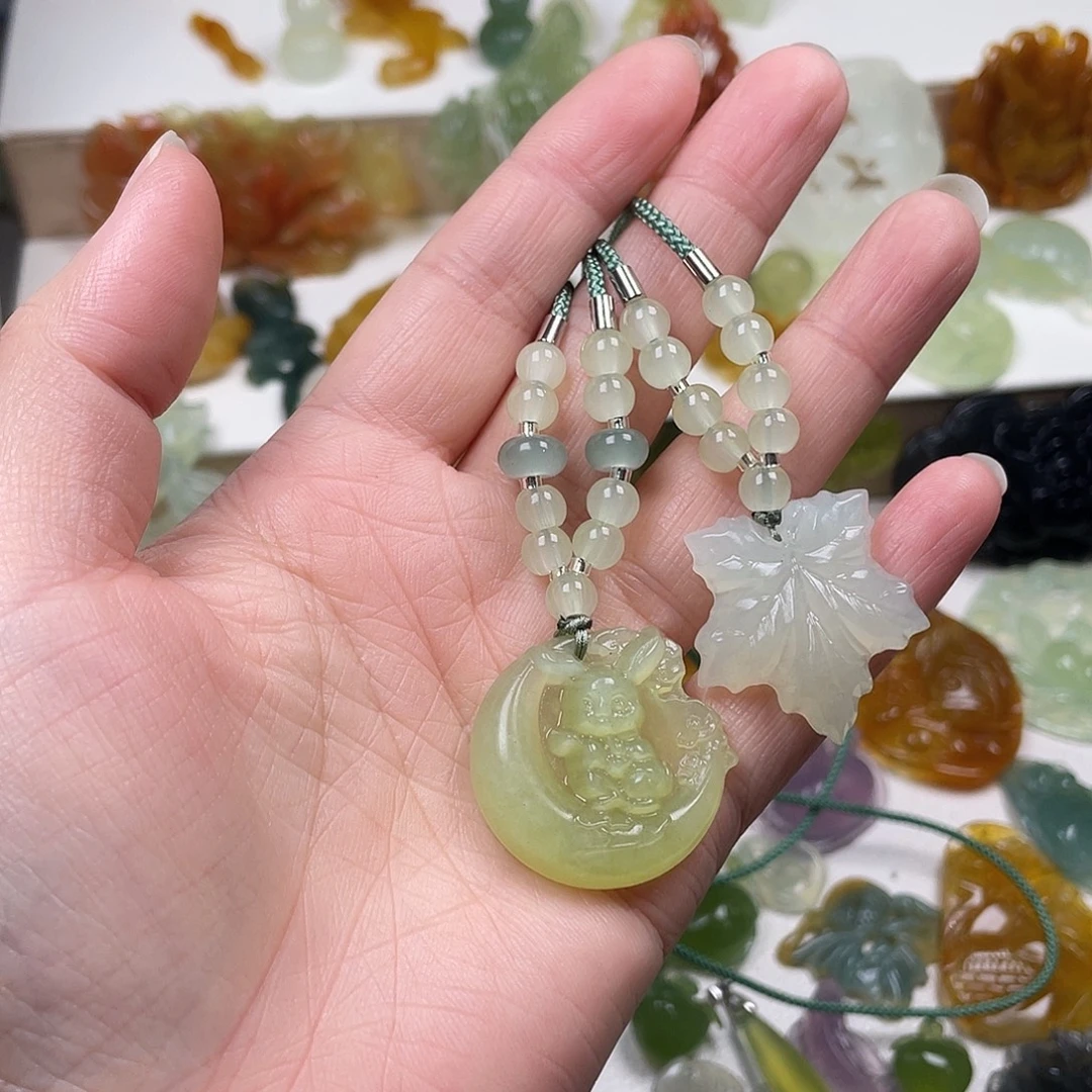 蛇纹石玉未镶嵌颈饰