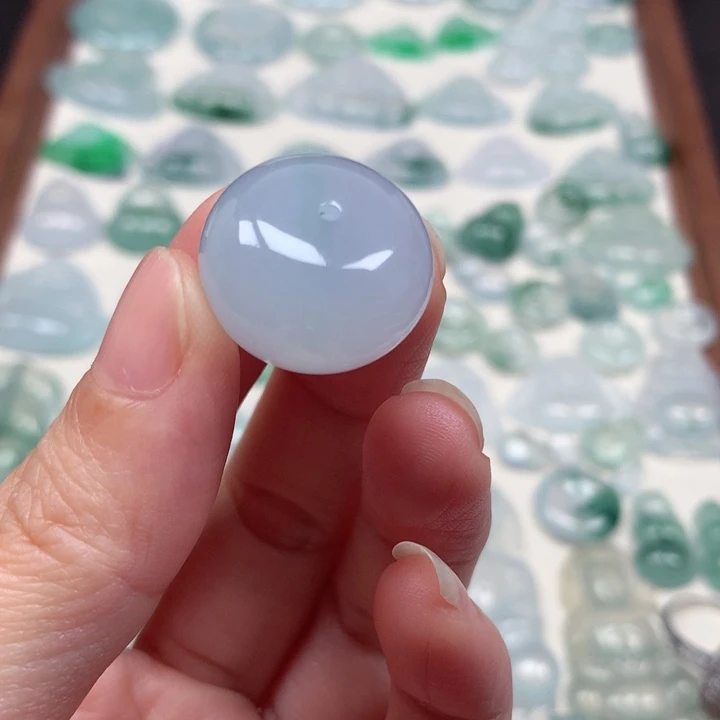 翡翠未镶嵌颈饰冰种小肥扣子