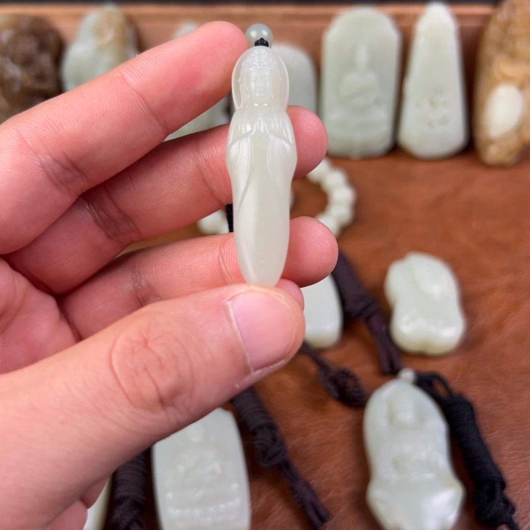 和田玉（青白玉）未镶嵌颈饰