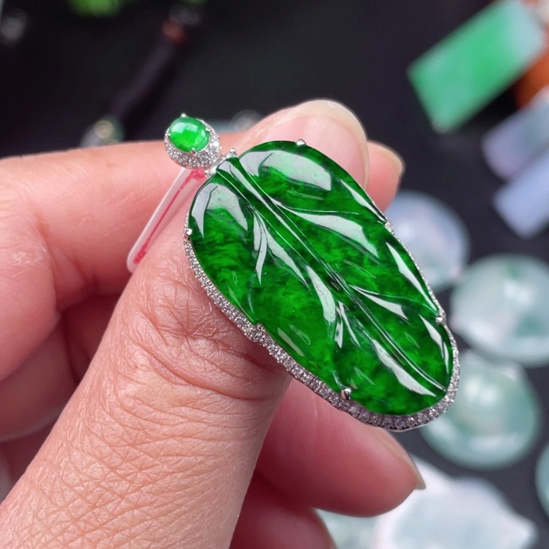 颈饰18K金镶嵌翡翠叶子