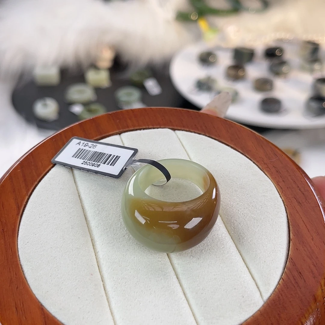 小***远和田玉未镶嵌戒指k95 糖青馒头18.4mm