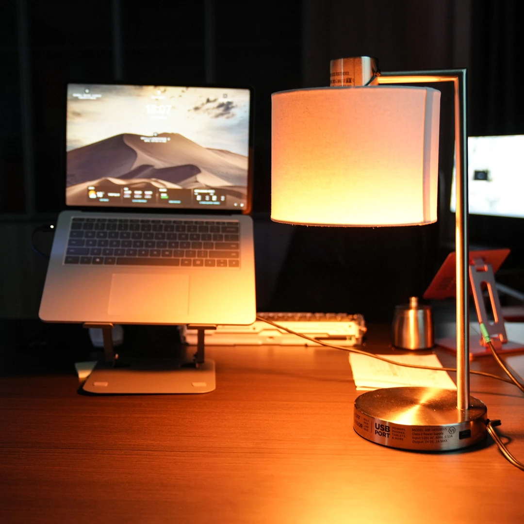 准新品  智能触摸台灯配易来灯泡可变色色温现代简约触摸台灯灯罩