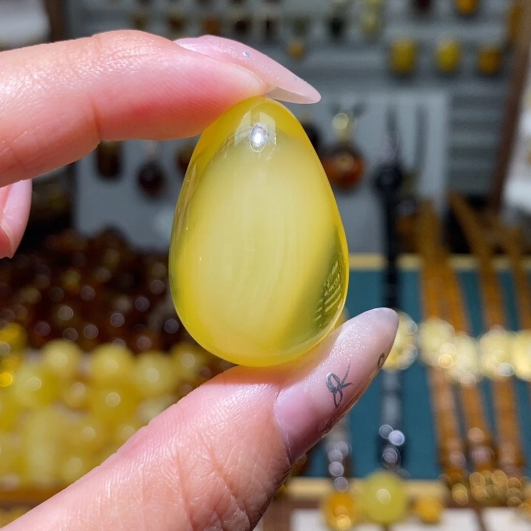 未镶嵌琥珀裸石成品