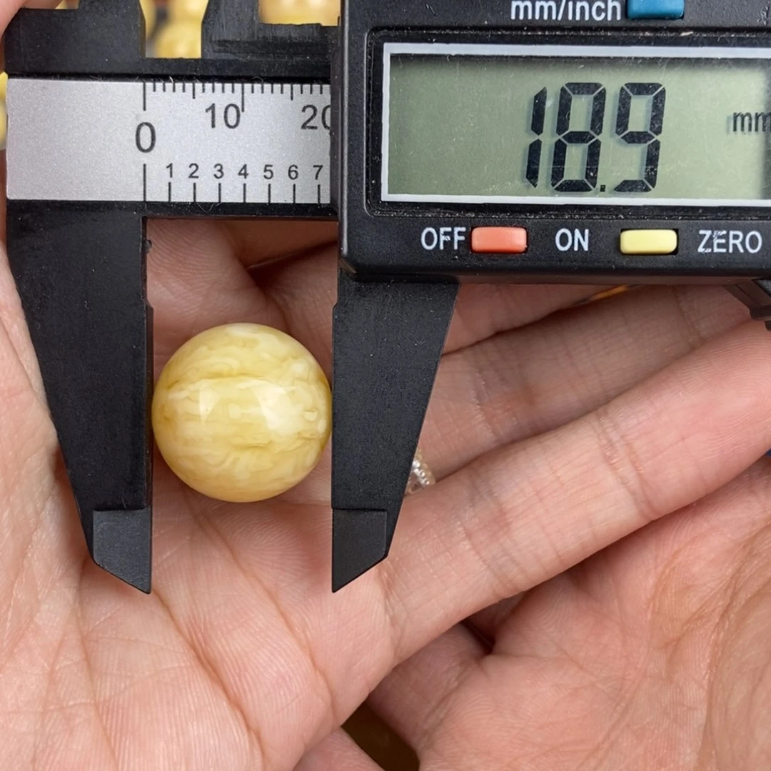 琥珀裸石未镶嵌普*蜜蜡