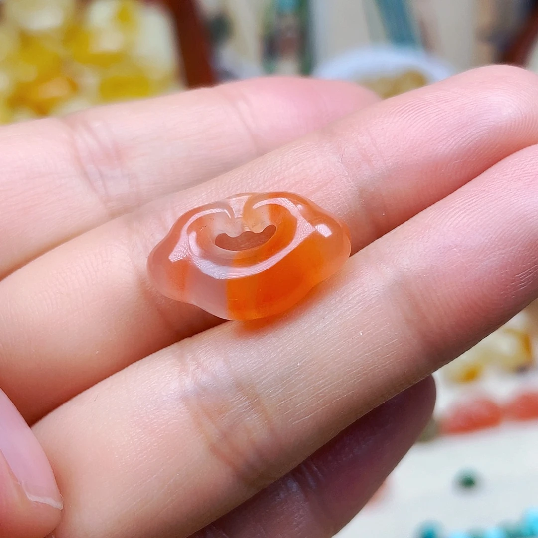 南红玛瑙未镶嵌挂件订制