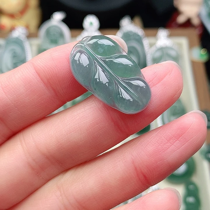 颈饰未镶嵌翡翠吊坠