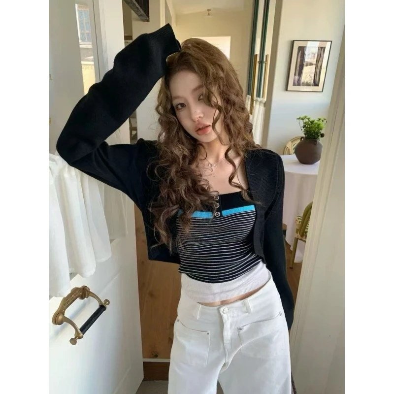 复古条纹抹胸吊带背心黑色针织开衫外套高腰白色休闲牛仔裤三件套