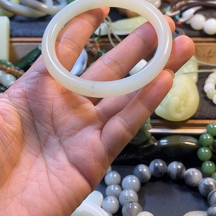 心***律未镶嵌手镯和田玉