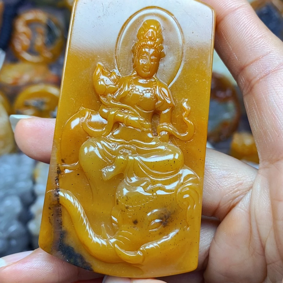 未镶嵌石英质玉（黄龙玉）颈饰