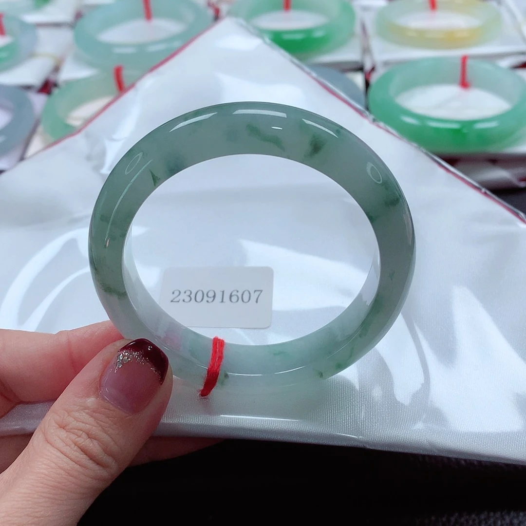 翡翠手镯未镶嵌天然A货翡翠