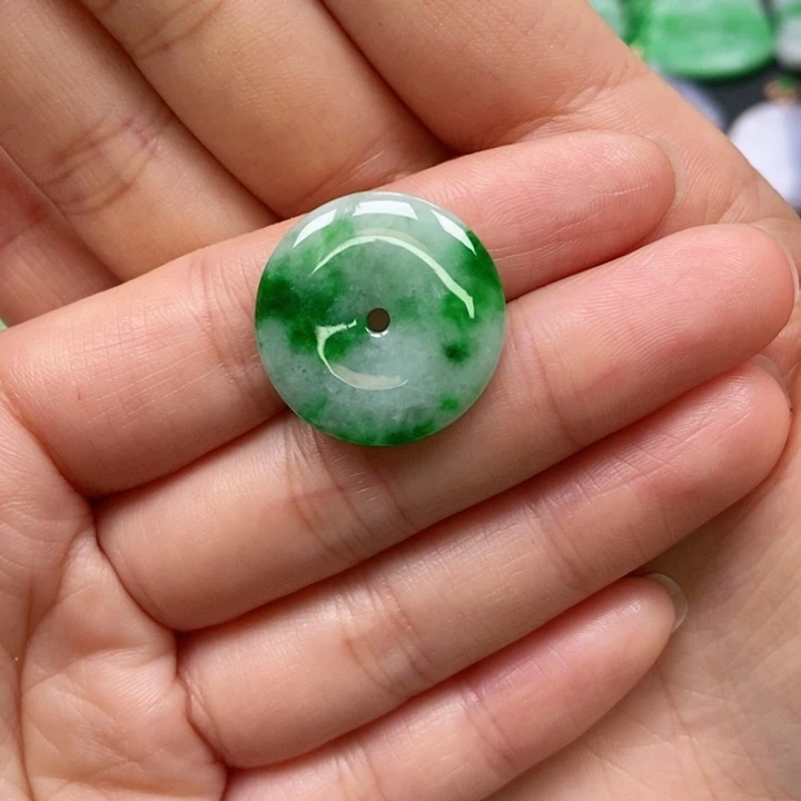 翡翠颈饰未镶嵌吊坠