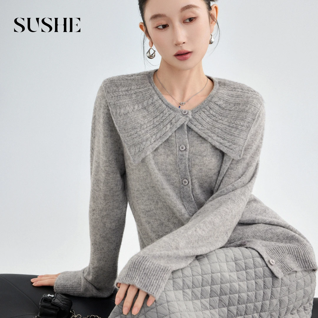束皙SUSHE 芙绵 甜美风 羊驼天丝绞花彼得潘领显瘦弹力针织衫