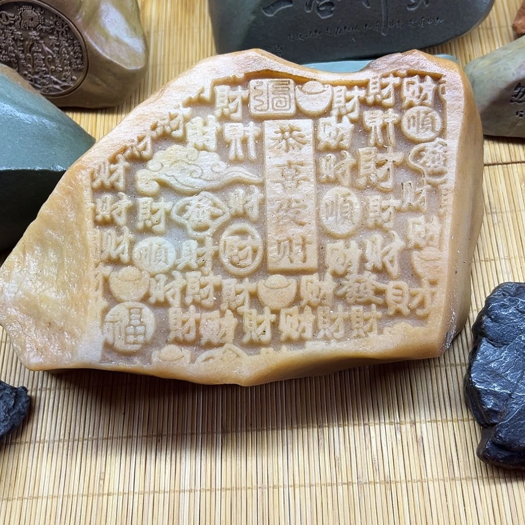 新疆原石雕刻手把件、