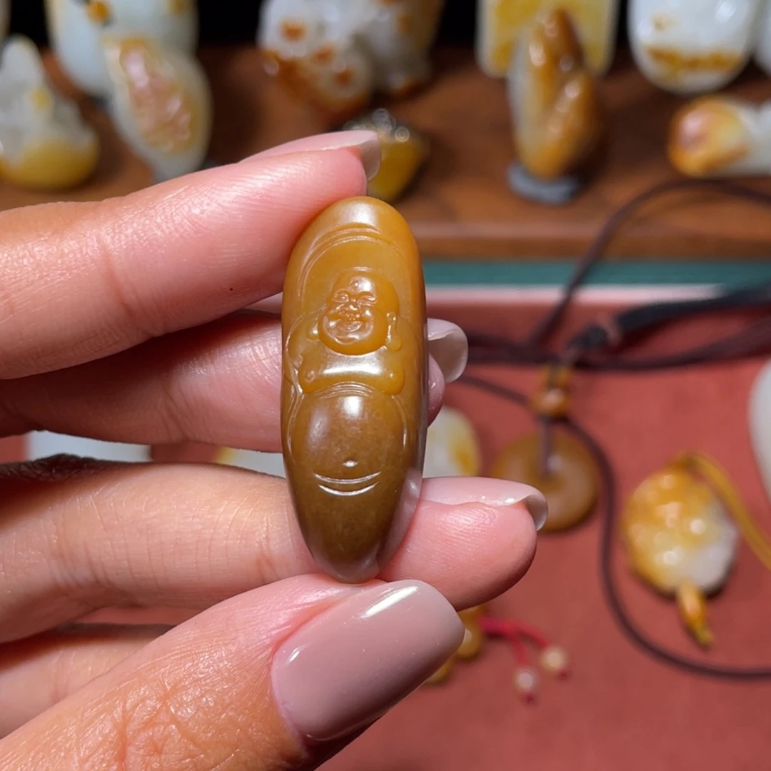 颈饰未镶嵌和田玉（糖玉）
