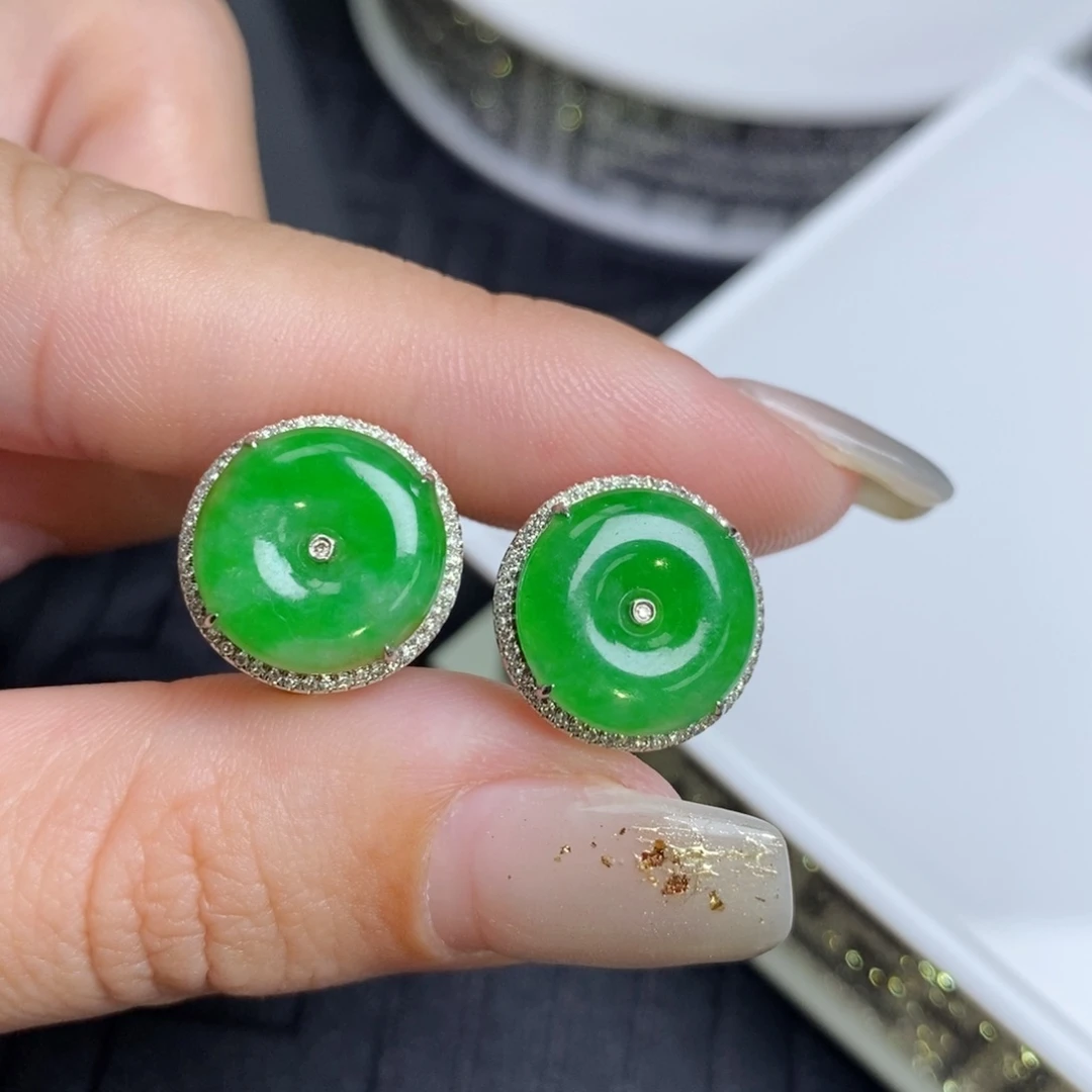 翡翠18K金镶嵌耳饰小扣子