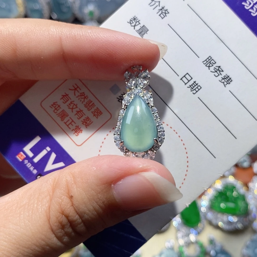 平***人翡翠未镶嵌颈饰翡翠
