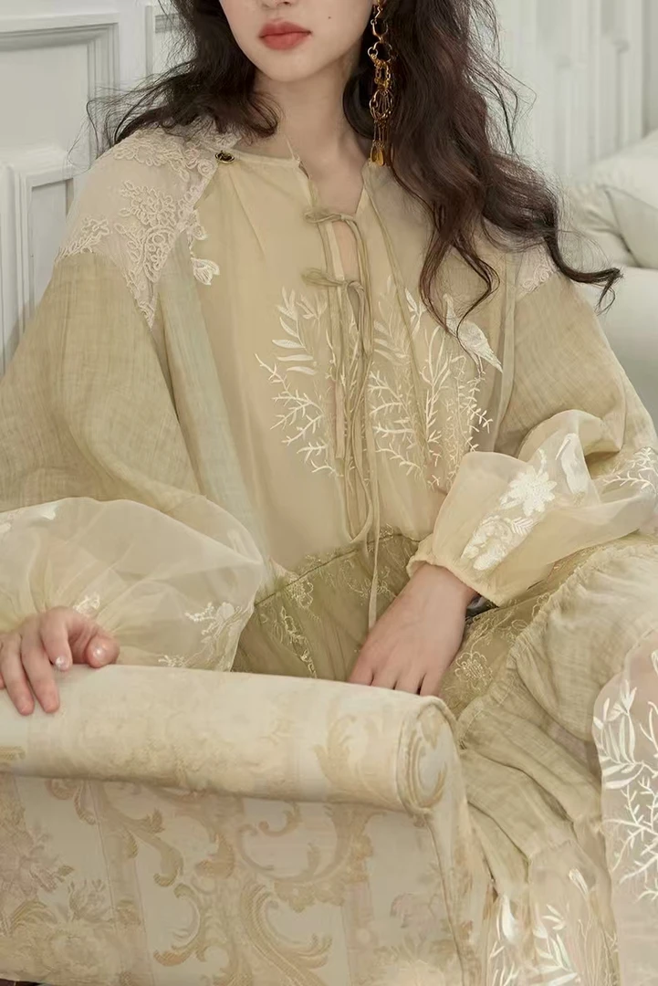 【轻羽流纱】新款刺绣拼接长袖连衣裙法式复古超好看显瘦长裙.D0913