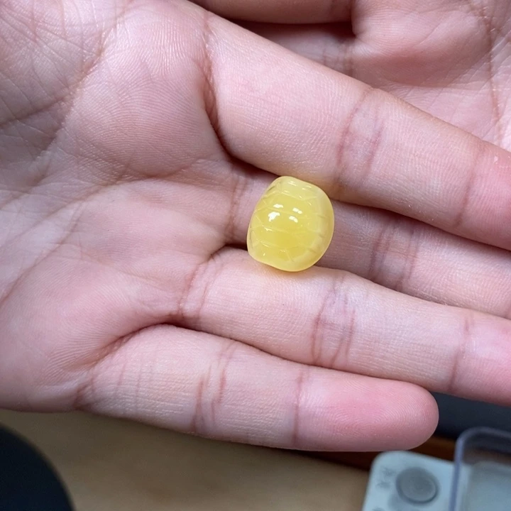 琥珀裸石未镶嵌富甲