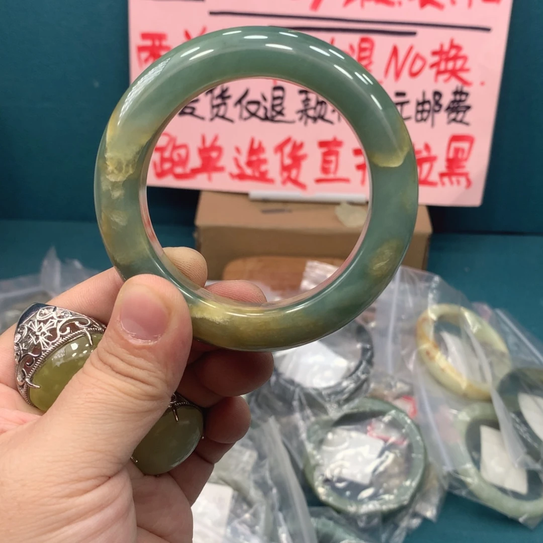 绾***绾未镶嵌蛇纹石玉手镯