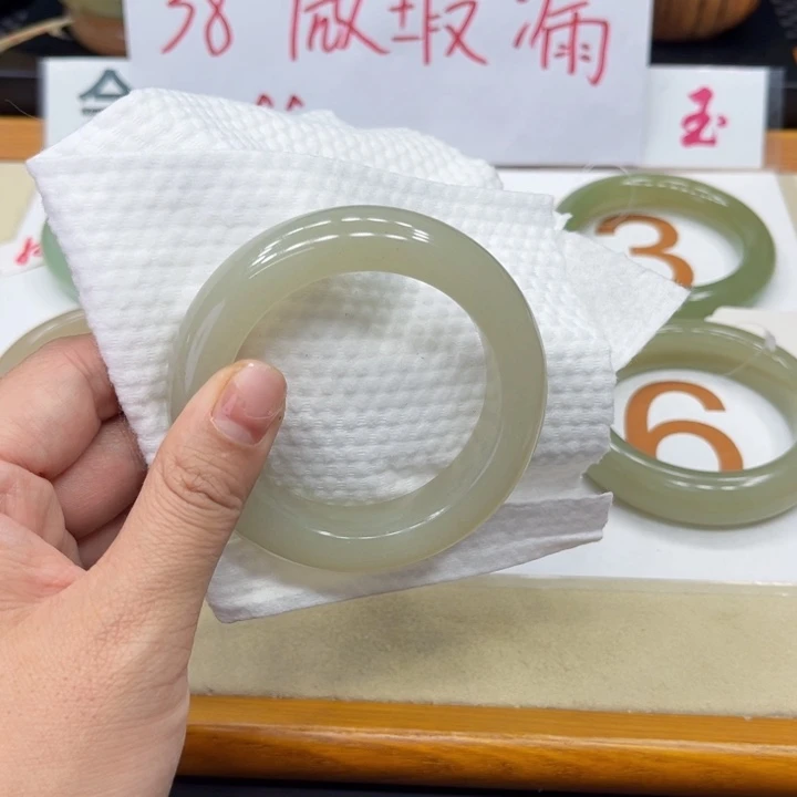 未镶嵌手镯石英质玉姚****6