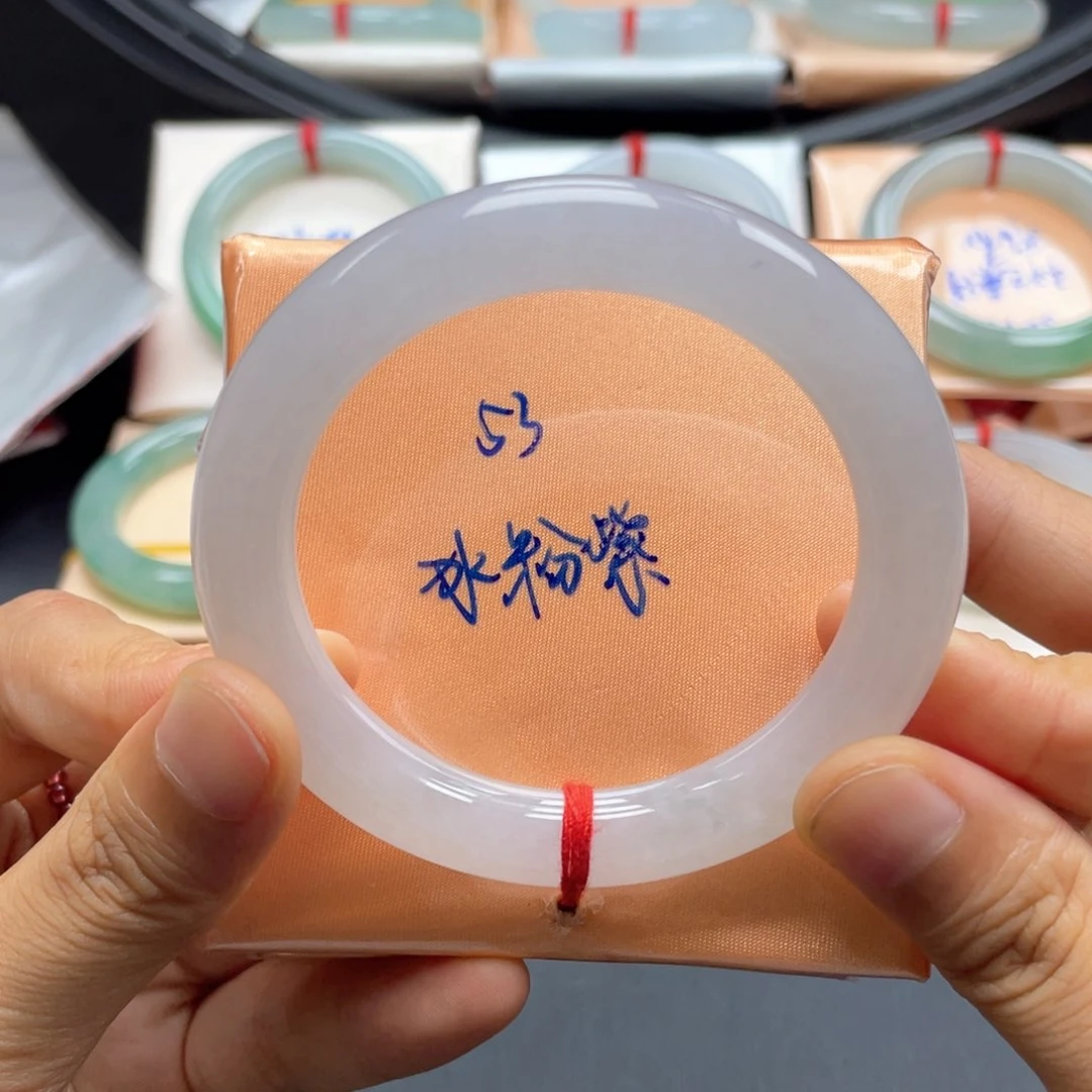 翡翠手镯未镶嵌翡翠手镯3