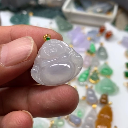 翡翠颈饰未镶嵌翡翠