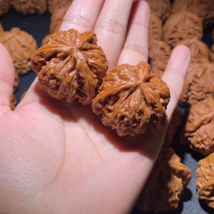 米***米吊坠桃核小妹三棱