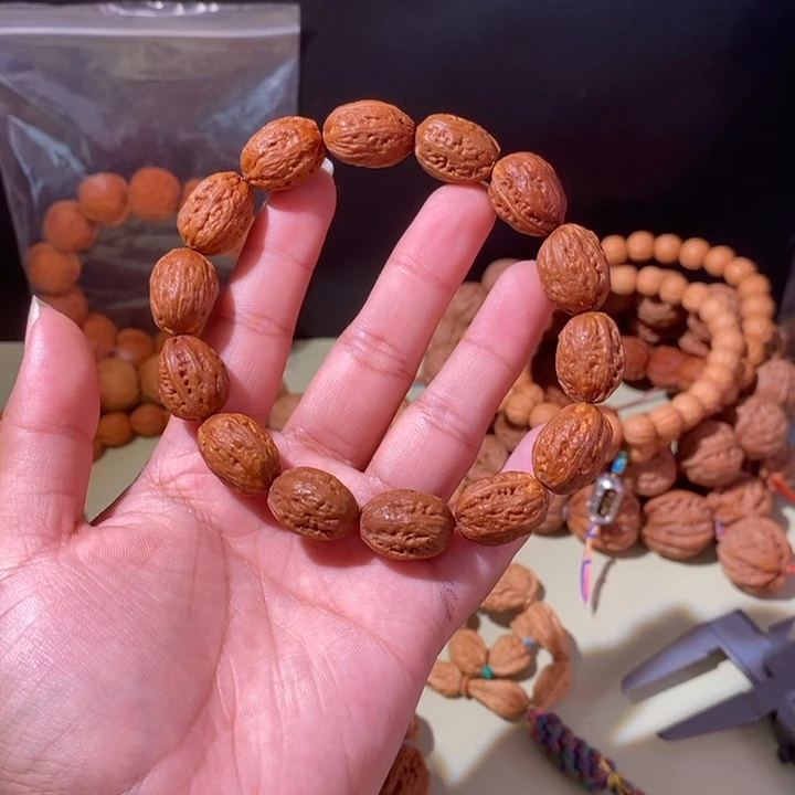 文玩核桃手串……32