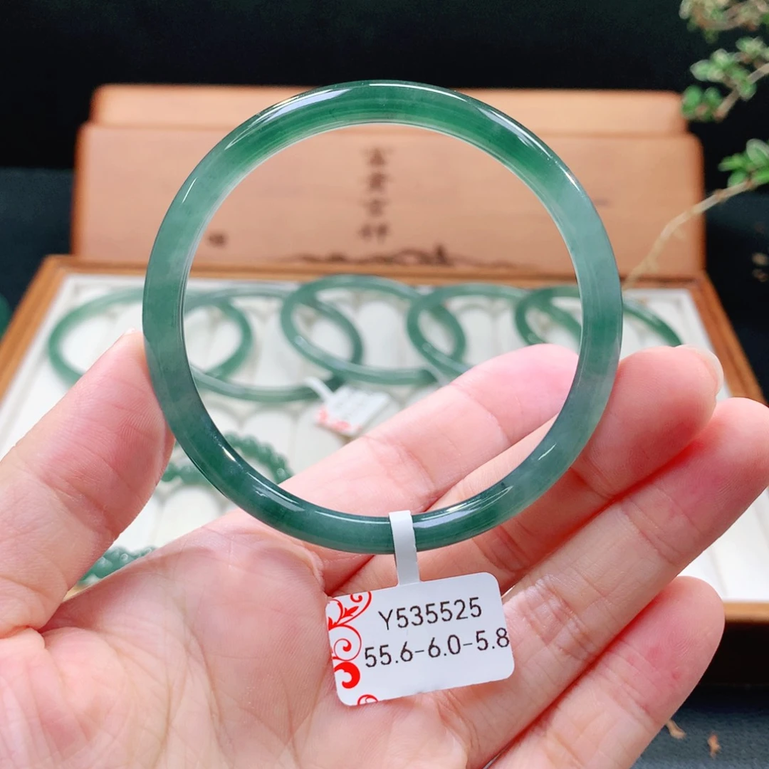 翡翠手镯（圆镯）未镶嵌