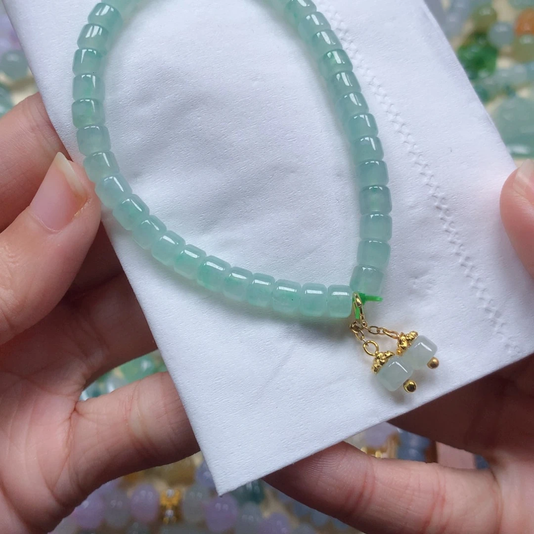 翡翠未镶嵌颈饰闪