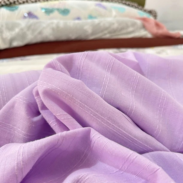 33  纯植物提花剪花裙子面料4米价香芋紫粉色