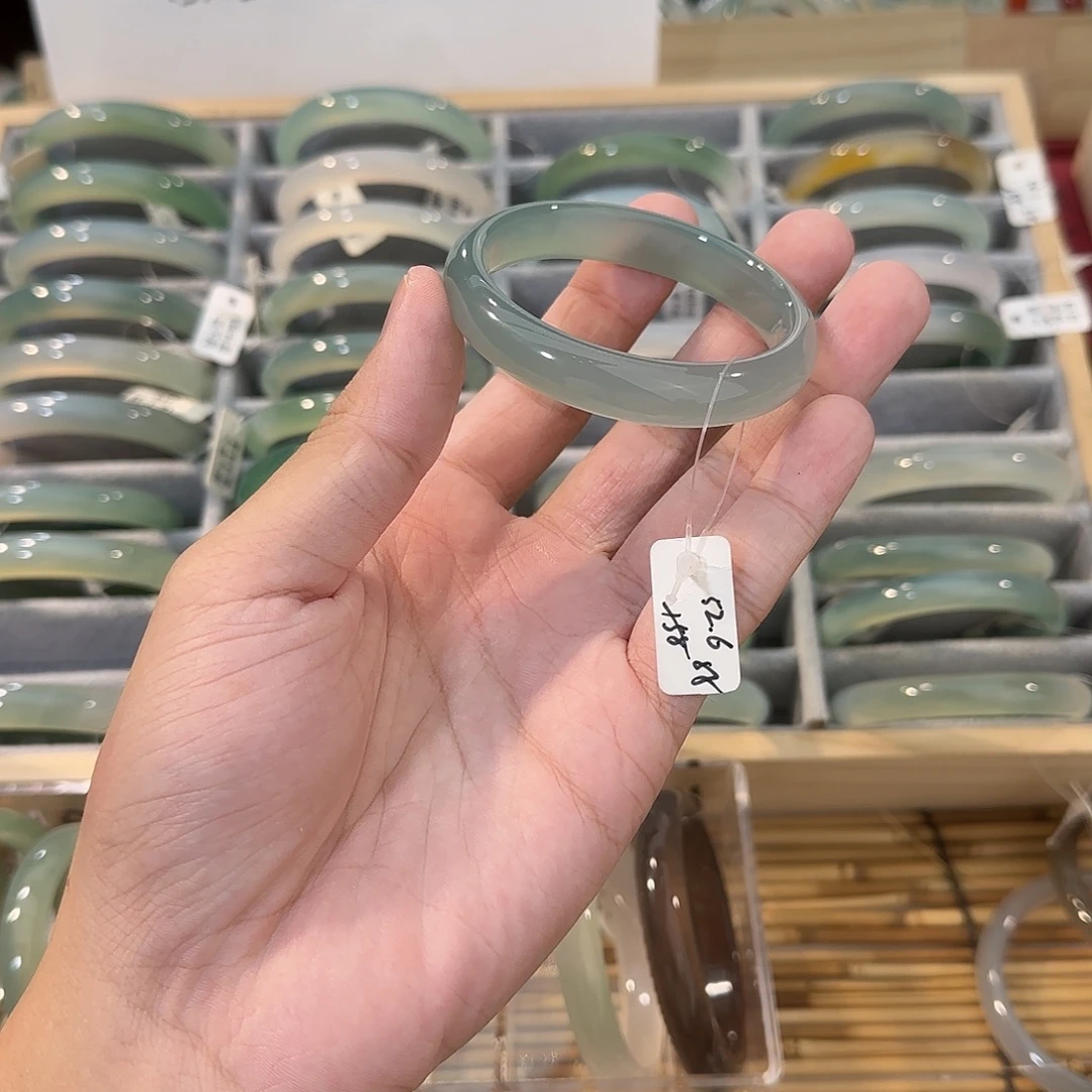 玛瑙/玉髓手镯未镶嵌圈口52.6